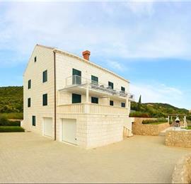 9 Bedroom Villa with Pool and Sea Views in Cavtat, sleeps 18